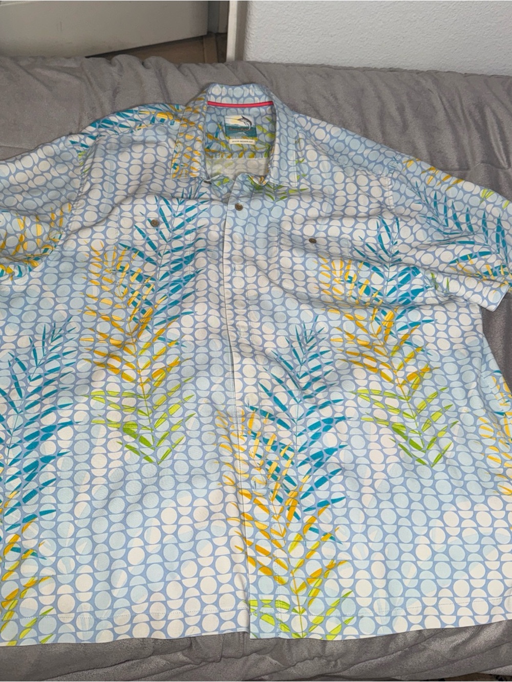 Tommy Bahama Light Blue Short-Sleeve Button Shirt with Multicolor Leaf Print xxl